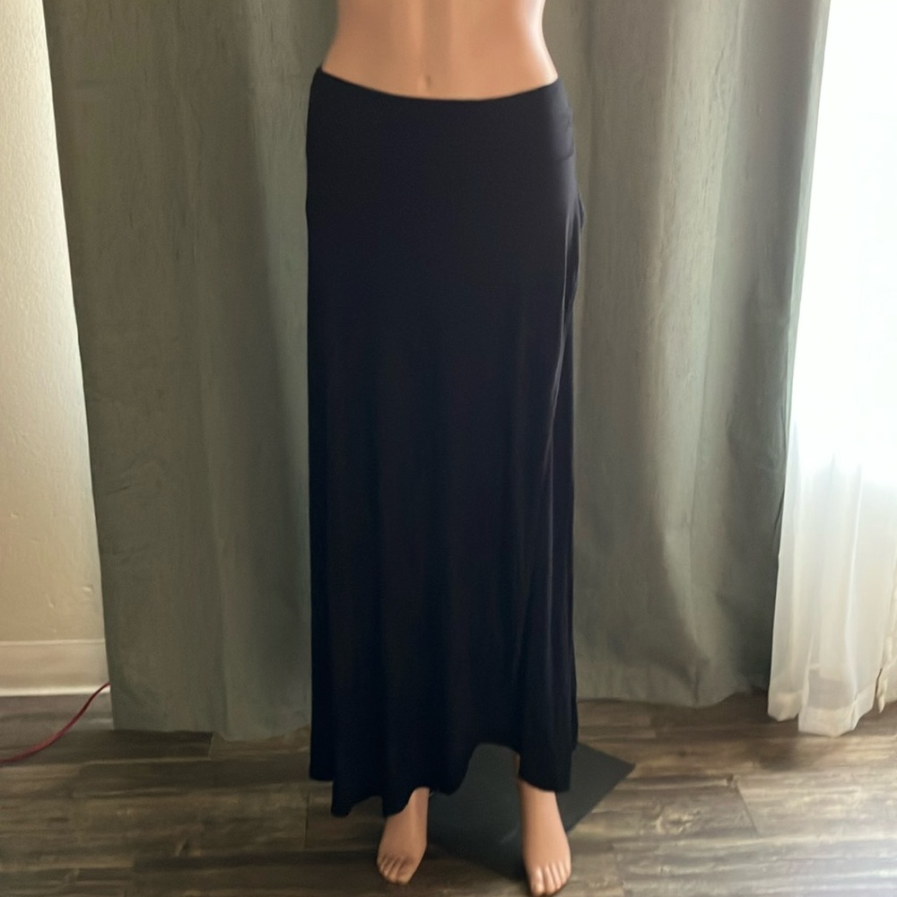 Black. Skirt with high front split.
Cotton 
Size medium